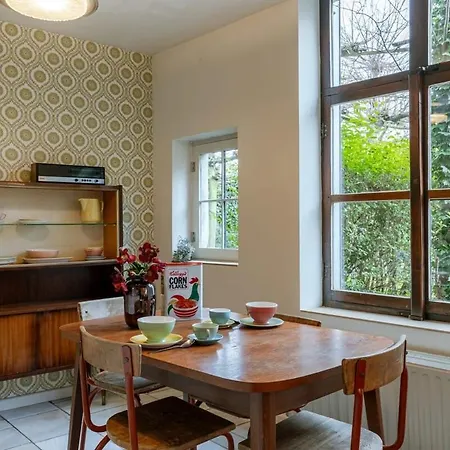 Huswell - Retro With A Cozy Garden