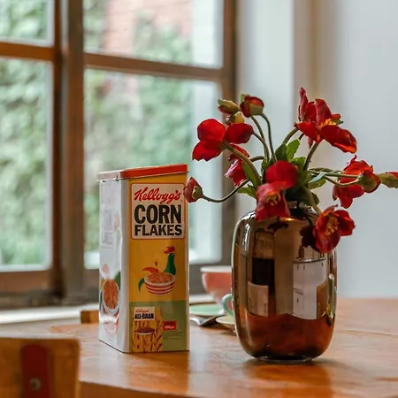 Huswell - Retro With A Cozy Garden Apartment *