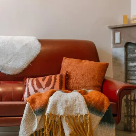 Huswell - Retro With A Cozy Garden Apartment